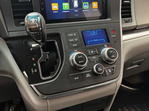 Used 2015 Toyota Sienna LE FWD image 18
