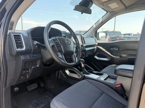 Used 2023 Nissan Frontier SV AWD/4WD image 9