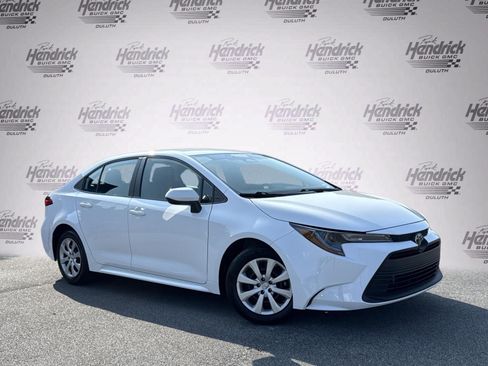 Used 2025 Toyota Corolla LE FWD image 2