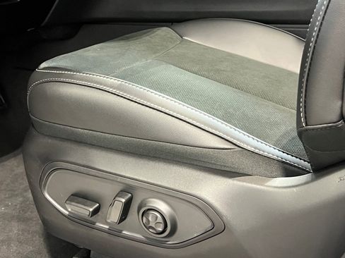 New 2025 Jeep Grand Cherokee Altitude image 15