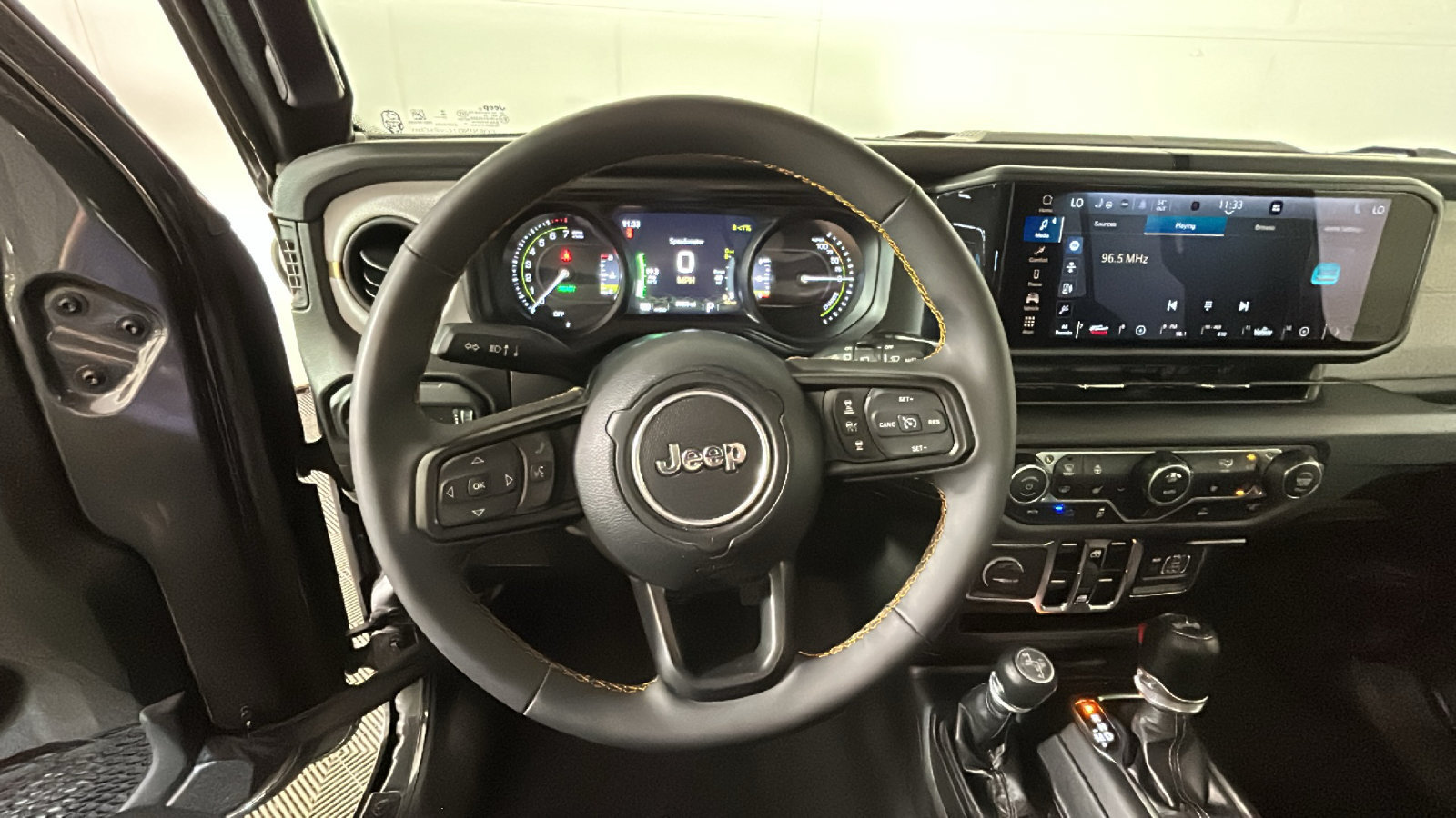 Used 2024 Jeep Wrangler Unlimited w/ Convenience Group AWD/4WD image 17