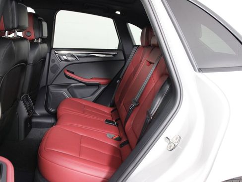 New 2026 Porsche Macan image 18