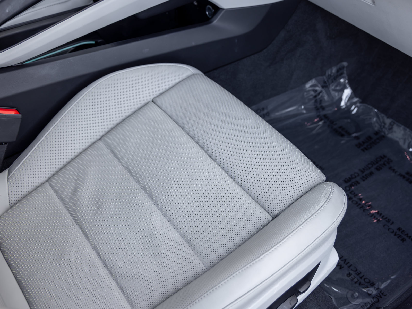 Certified 2025 Porsche Macan Electric RWD image 58