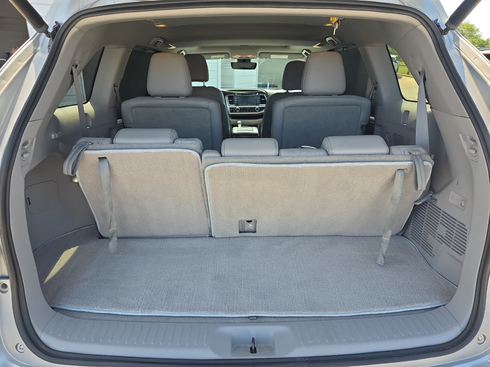 Used 2017 Toyota Highlander XLE FWD image 31