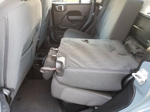 Certified 2024 Jeep Gladiator Sport image 16