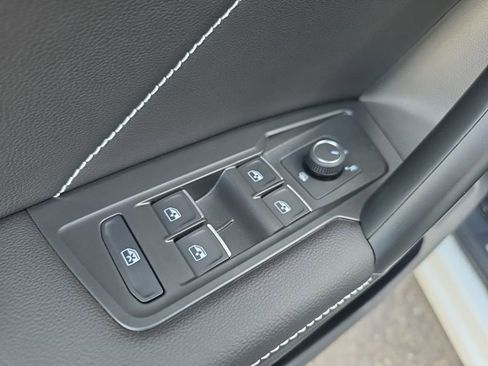 Certified 2024 Volkswagen Tiguan SE R-Line image 11