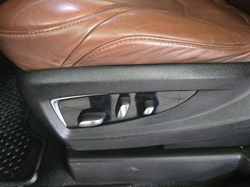 Used 2016 Cadillac Escalade ESV Luxury image 22