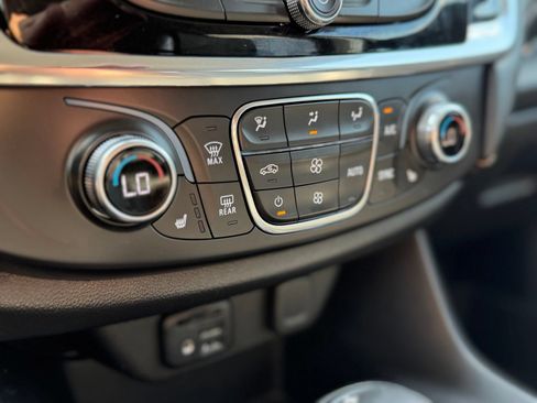 Used 2020 Chevrolet Traverse RS AWD/4WD image 23