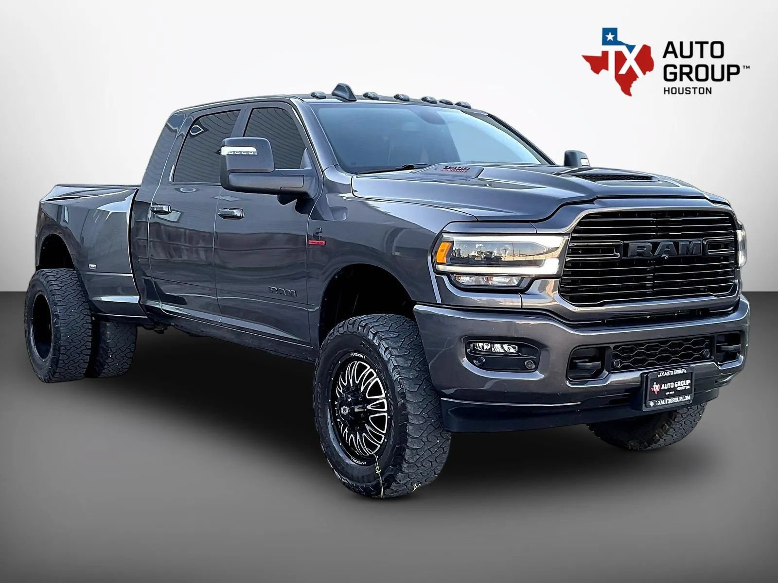 Used 2023 RAM 3500 Laramie w/ Night Edition AWD/4WD image 4