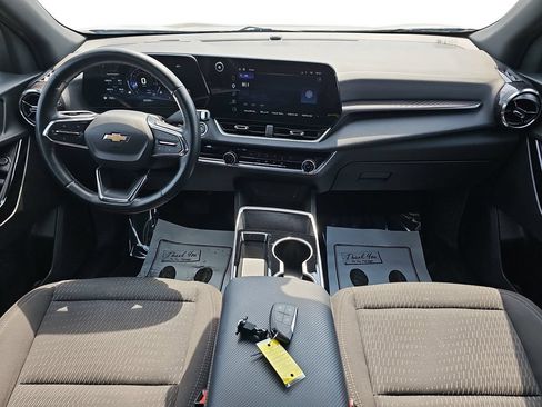 Used 2025 Chevrolet Equinox LT FWD image 13