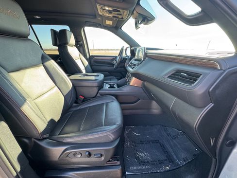 Used 2023 Chevrolet Tahoe High Country w/ Advanced Technology Package image 18