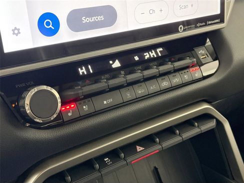 Used 2024 Toyota Tundra Limited image 25