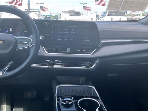 Used 2026 Chevrolet Equinox LT FWD image 6