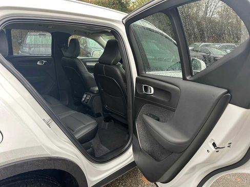 Used 2025 Volvo XC40 B5 Core w/ Protection Package Premier image 13