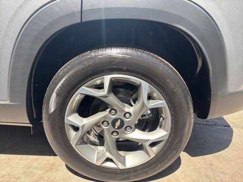Used 2025 Chevrolet Trax LT FWD image 31