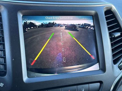 Used 2019 Jeep Cherokee Trailhawk image 26