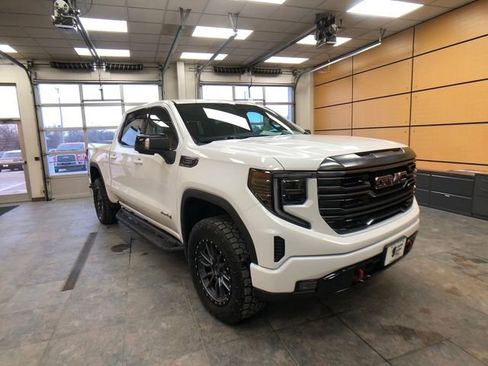 Used 2022 GMC Sierra 1500 AT4 w/ AT4 Preferred Package image 1