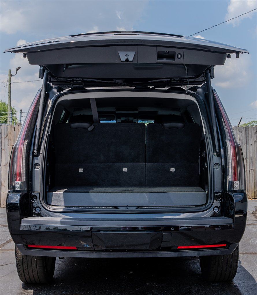 Used 2015 Cadillac Escalade Premium RWD image 9