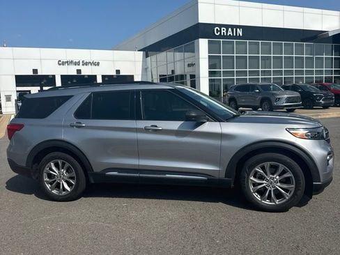 Used 2020 Ford Explorer XLT w/ Equipment Group 202A RWD image 2