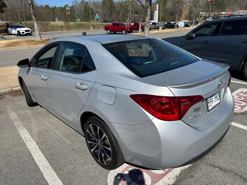 Used 2019 Toyota Corolla SE image 3