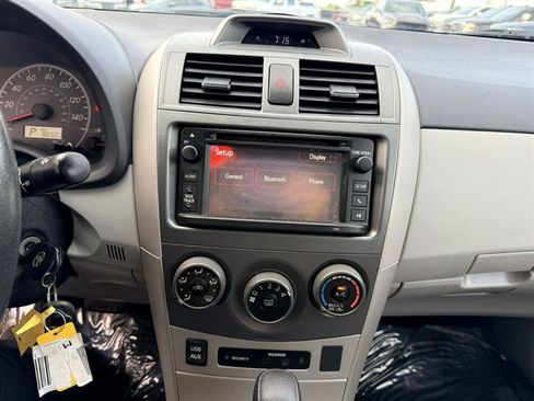 Used 2013 Toyota Corolla LE FWD image 25