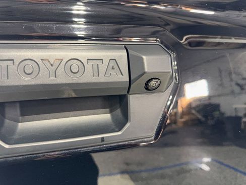 Used 2025 Toyota Tacoma TRD Off-Road AWD/4WD image 25