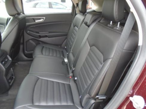 Used 2021 Ford Edge SEL w/ Convenience Package FWD image 3