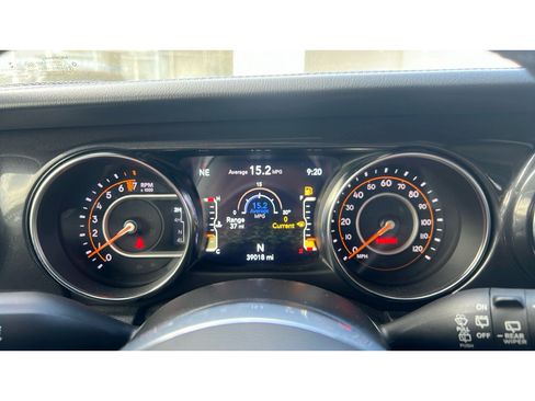 Used 2021 Jeep Wrangler Unlimited Sahara AWD/4WD image 16