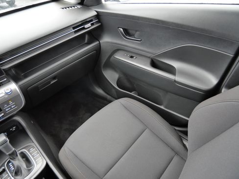 Certified 2025 Hyundai Kona SEL image 11