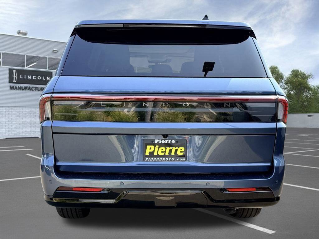 New 2027 Lincoln Navigator Reserve w/ Jet Appearance Package AWD/4WD image 6