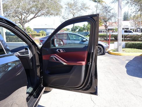 Used 2022 BMW X6 xDrive40i w/ Executive Package image 27