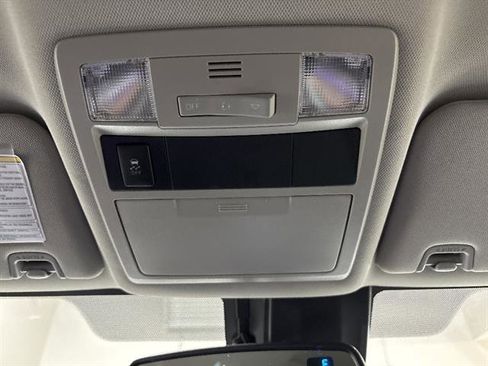 Used 2019 Toyota Tacoma SR5 AWD/4WD image 15