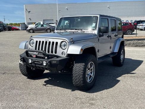 Used 2018 Jeep Wrangler Unlimited Sahara w/ Connectivity Group AWD/4WD image 9