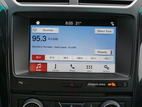 Used 2017 Ford Explorer XLT AWD/4WD image 11