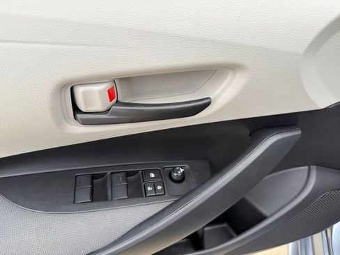 Used 2022 Toyota Corolla LE w/ Carpet Mat Package (TMS) image 10