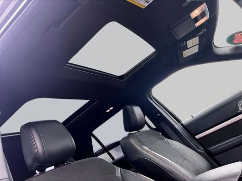 Used 2018 Ford Explorer XLT w/ Equipment Group 202A image 14