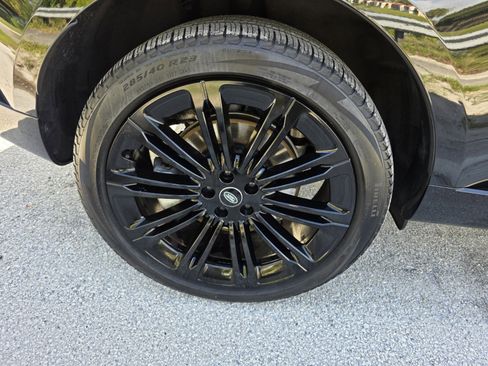 Certified 2023 Land Rover Range Rover SE image 9