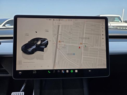 Used 2023 Tesla Model Y Performance AWD/4WD image 9