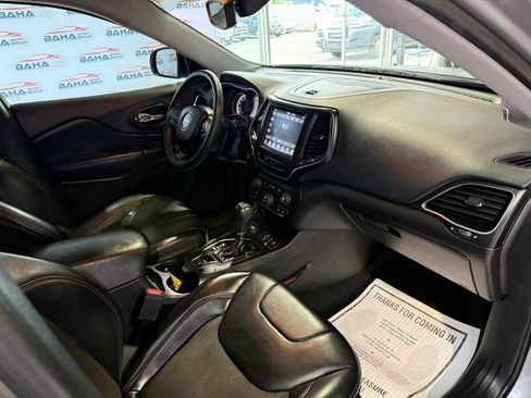 Used 2020 Jeep Cherokee Trailhawk AWD/4WD image 55