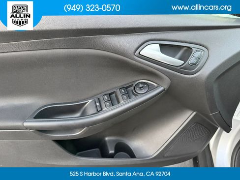 Used 2017 Ford Focus SE FWD image 7