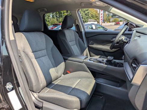 Used 2024 Nissan Rogue SV image 31