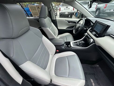 Used 2020 Toyota RAV4 XLE Premium FWD image 25
