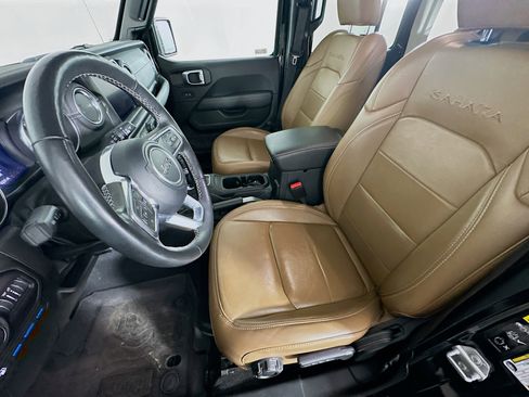 Used 2022 Jeep Wrangler Sahara w/ Cold Weather Group image 13