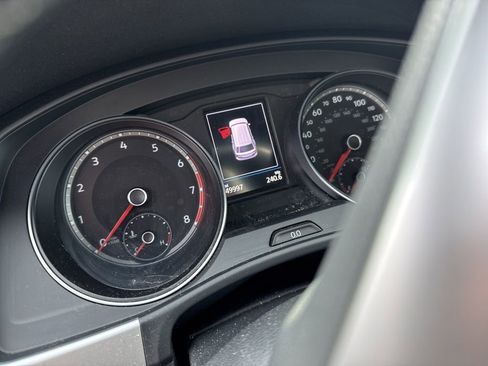 Used 2021 Volkswagen Atlas Cross Sport SE image 4