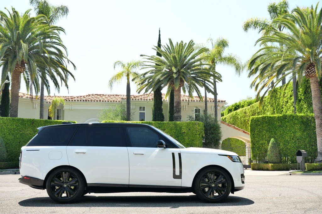 Used 2023 Land Rover Range Rover Long Wheelbase SE AWD/4WD image 4