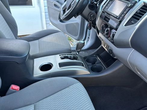 Used 2015 Toyota Tacoma PreRunner w/ SR5 Package image 29