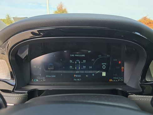 New 2026 Lincoln Corsair Premiere image 18