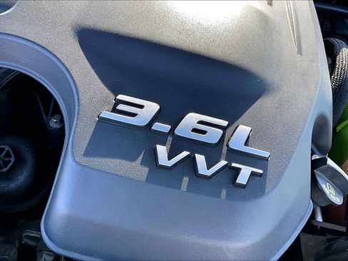 Used 2019 Dodge Charger SXT w/ Leather Interior Group image 34