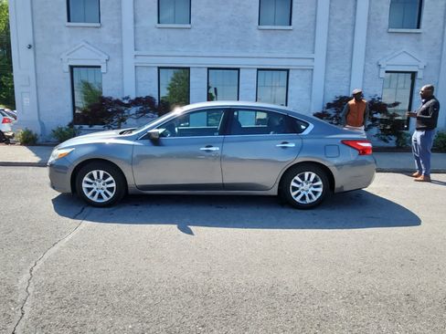 Used 2016 Nissan Altima 2.5 image 2