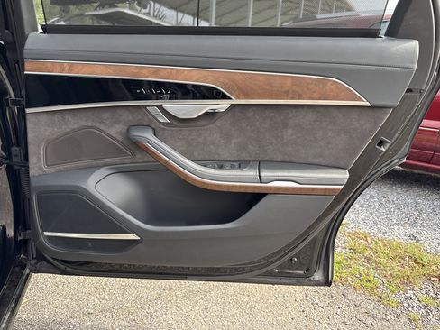 Used 2021 Audi A8 L 4.0T image 35